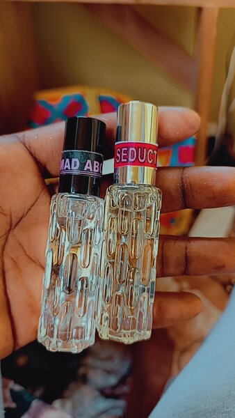 Perfume oils seller