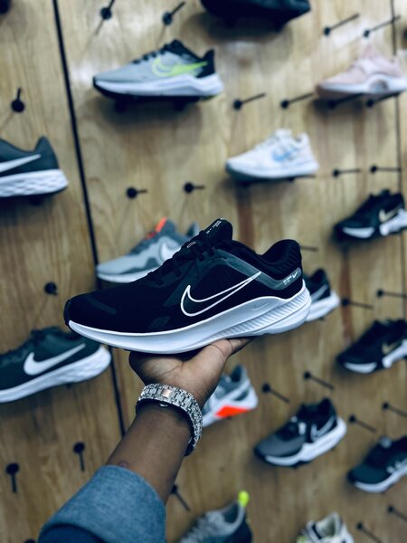 Quest Sneakers
