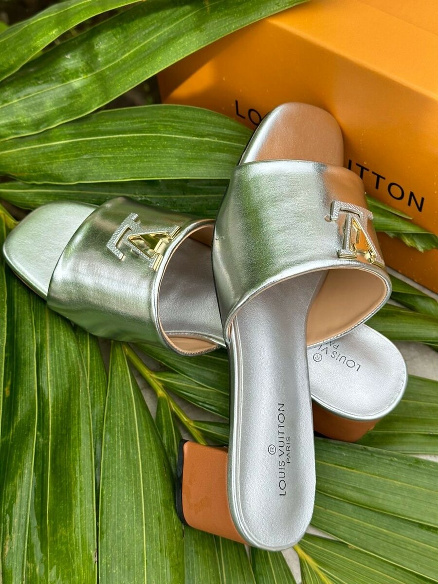 Ladies heeled slides