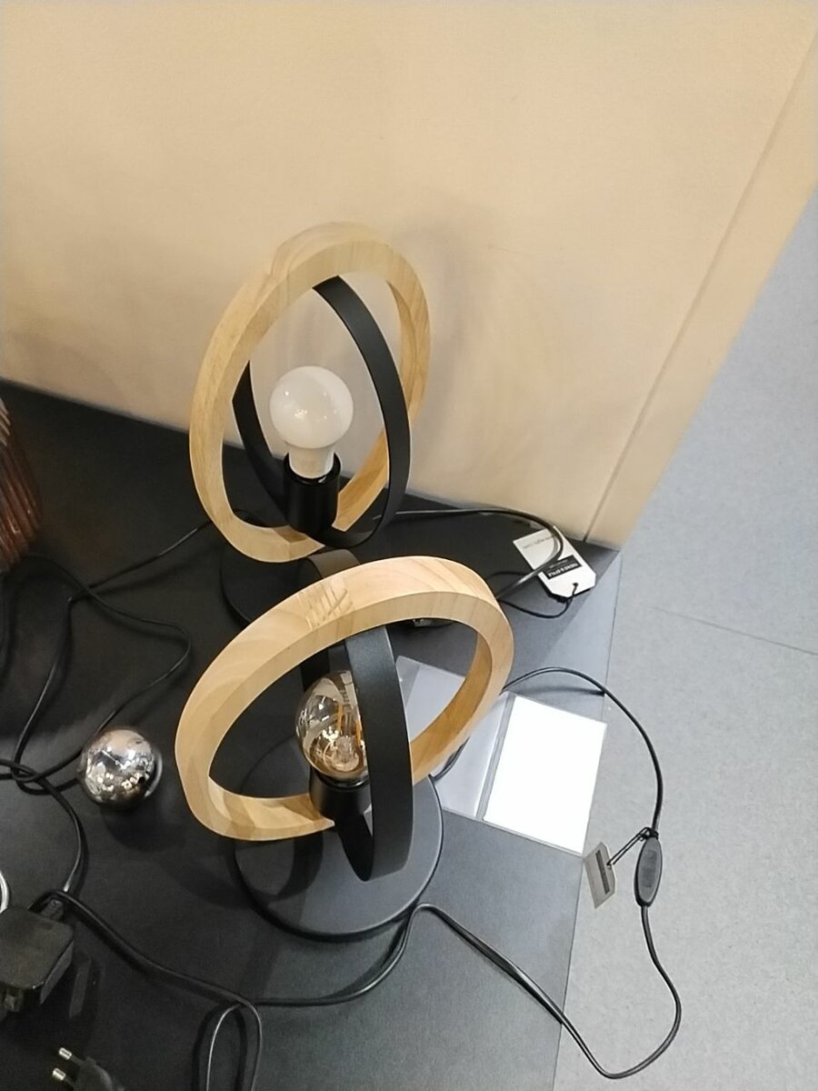 LAMPE DE TABLE