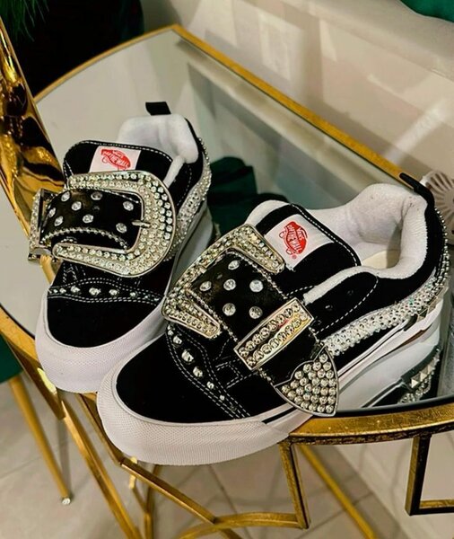 Vans custom size 987