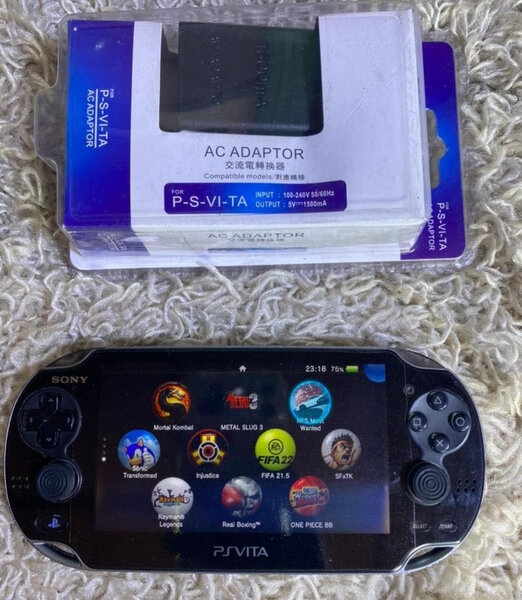 Console portable PS Vita avec adaptateur