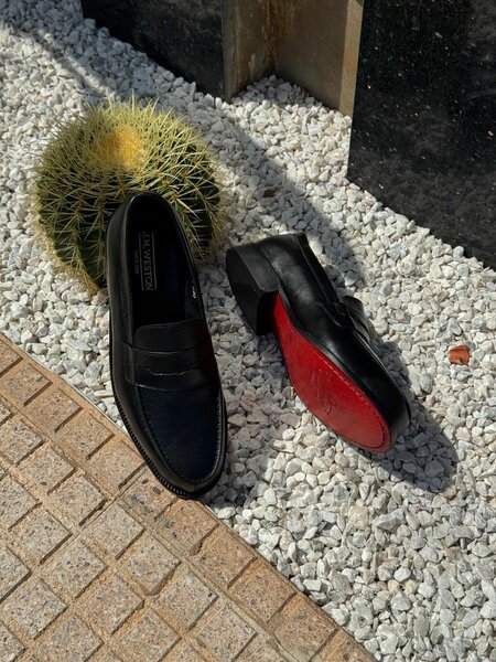 Mocassins en cuir noir élégants
