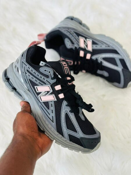 NEW BALANCE 1906R