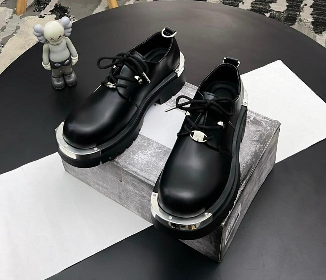 Leader shoe