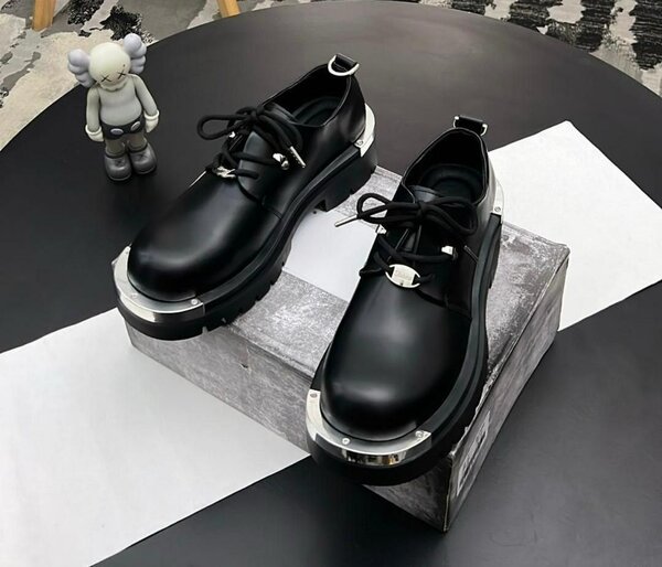 Leader shoe