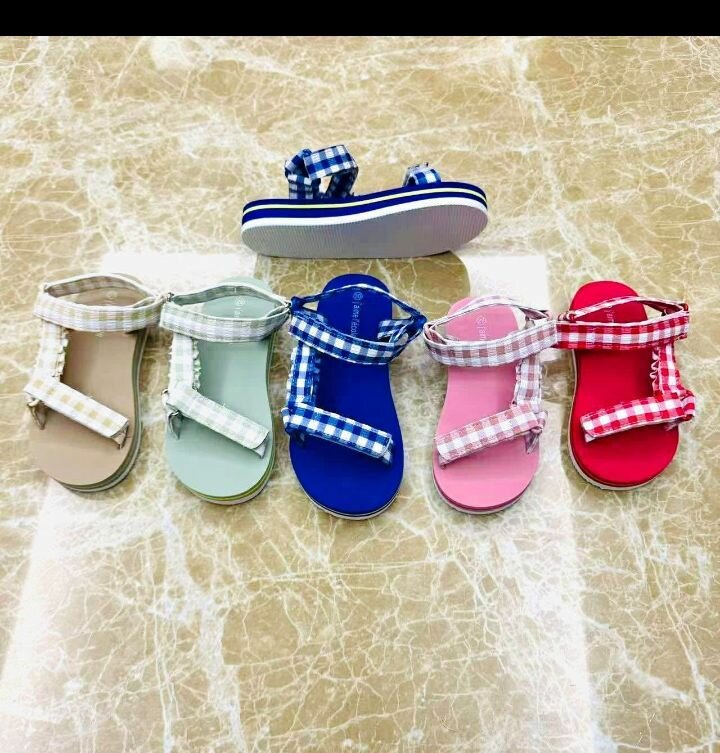 Sandales enfants colorées