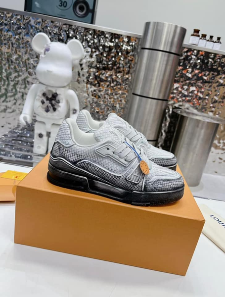 women's sneakers