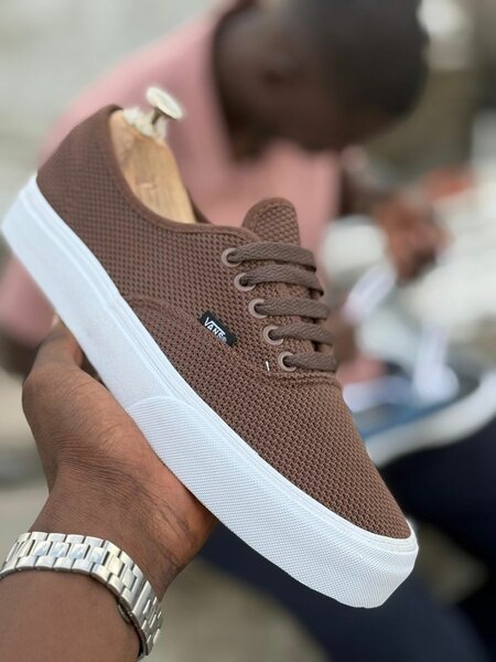 Chaussures en toile marron