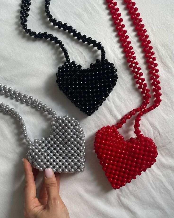 Sacs cœurs perlés colorés