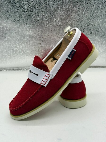 Mocassins rouges en daim élégants