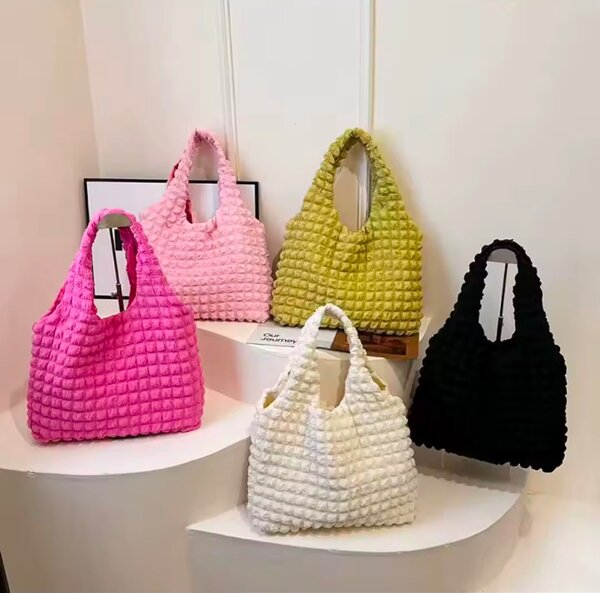 Sac à main tressé moderne