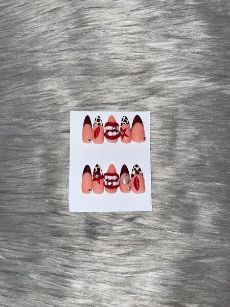 Press on nails