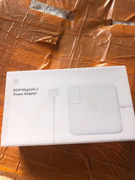 MACBOOK CHARGER
