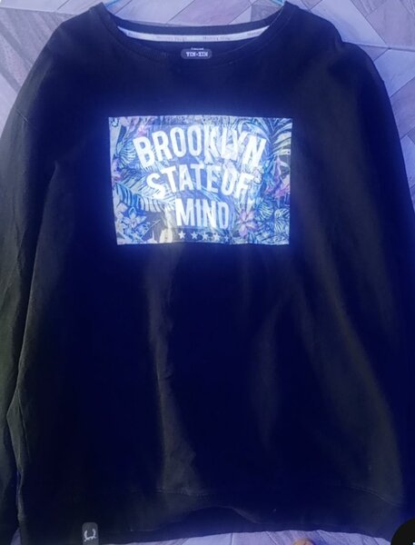Sweatshirt