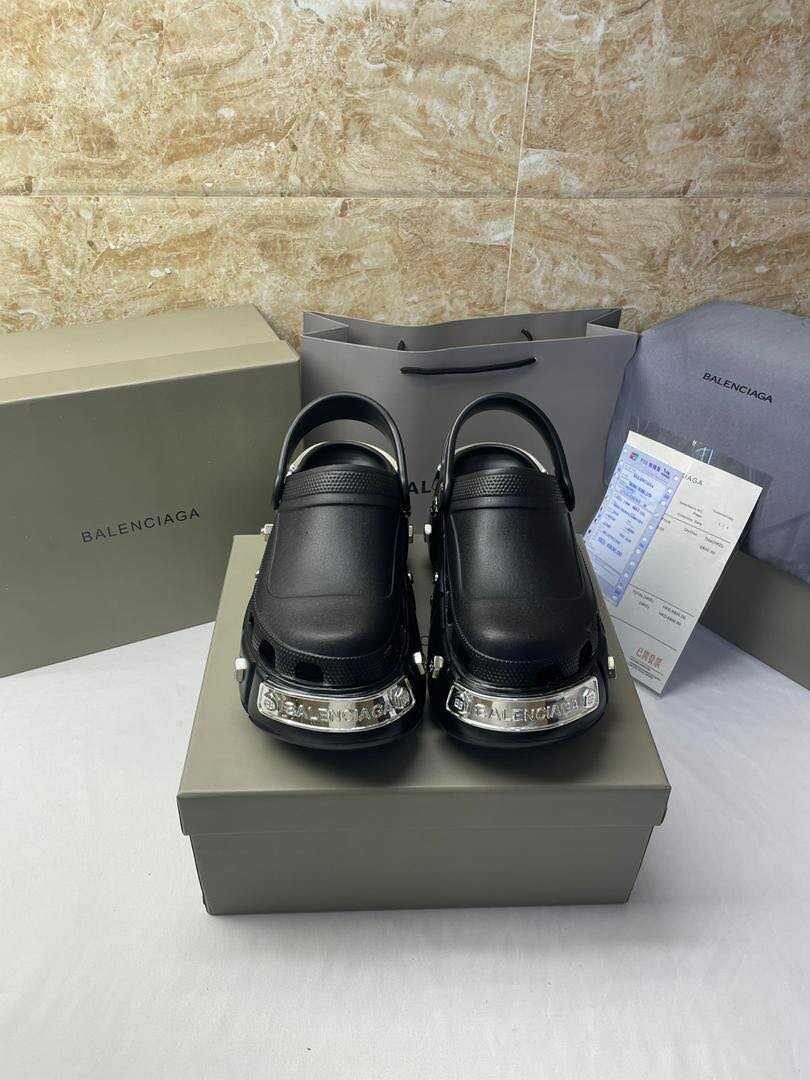 Cross sandals