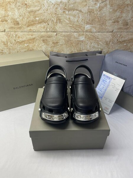 Cross sandals