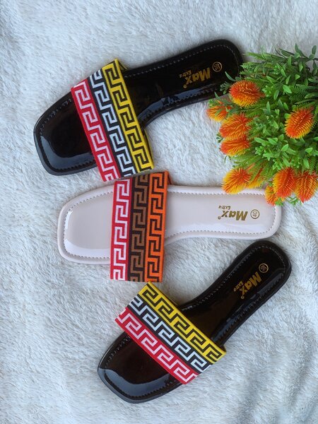 Ladies flat slippers