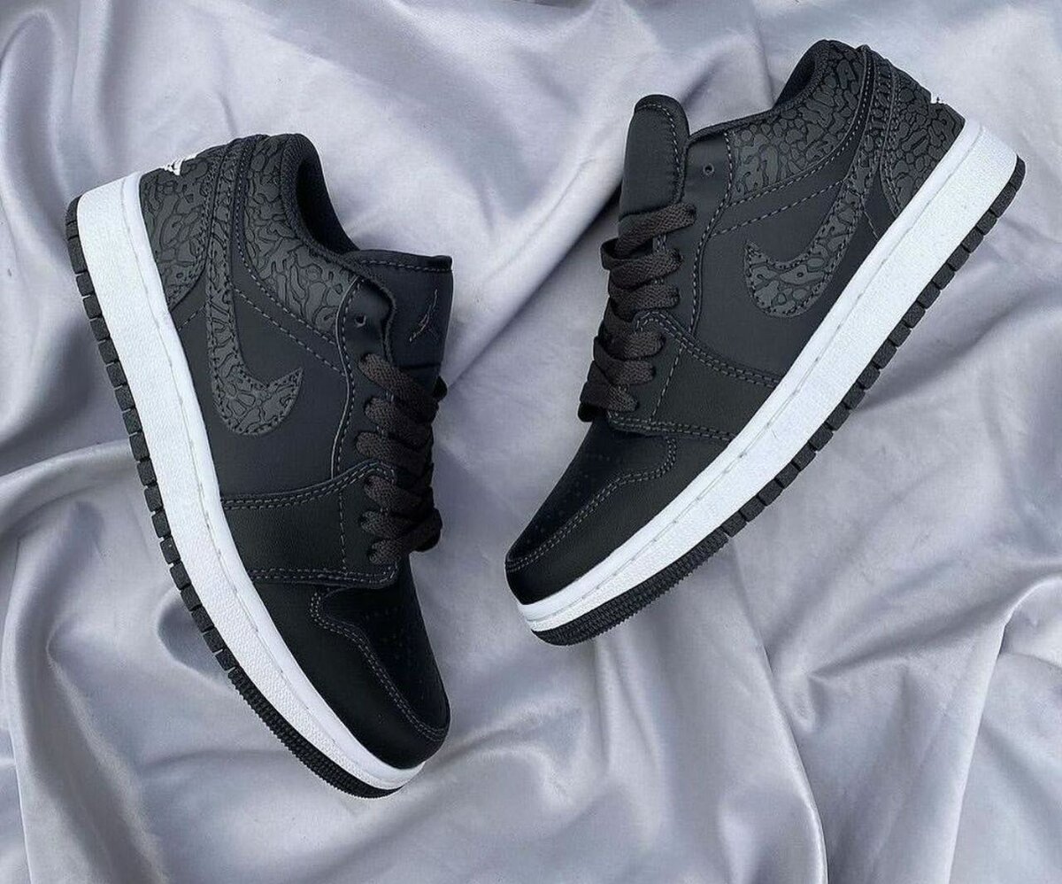 Jordan 1 low( black and white)