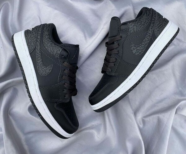 Jordan 1 low( black and white)