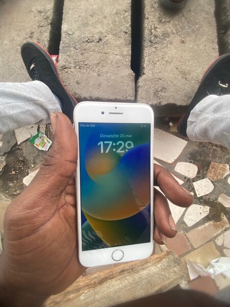 iPhone argent élégant débloqué