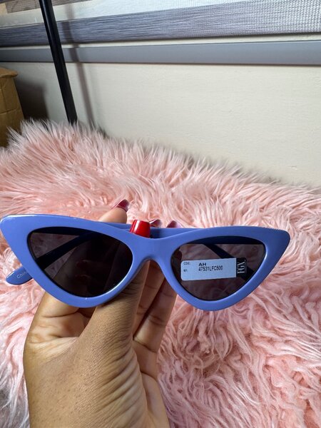 SUNGLASSES