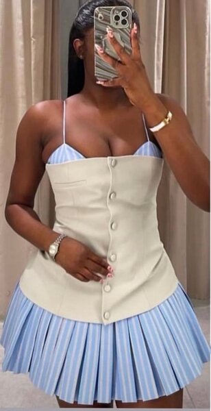 robe courte à bretelles
