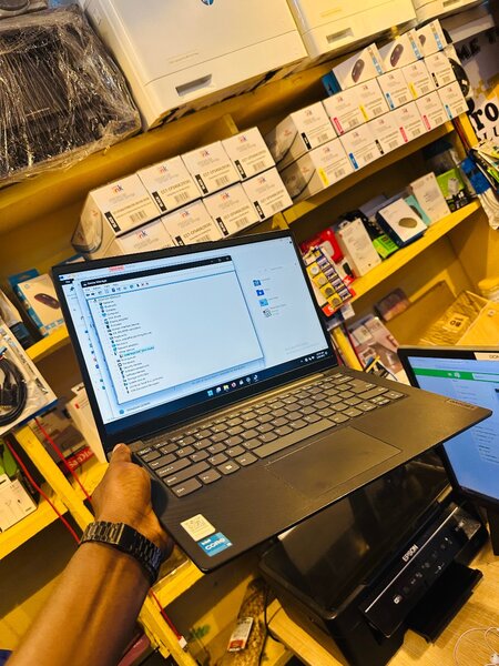 Lenovo ideapad i3