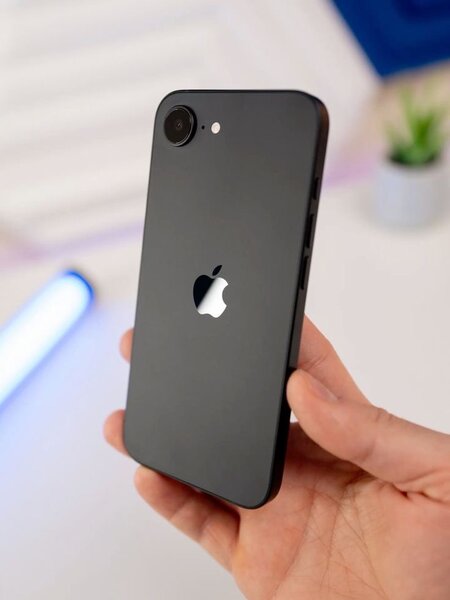 iPhone 16e