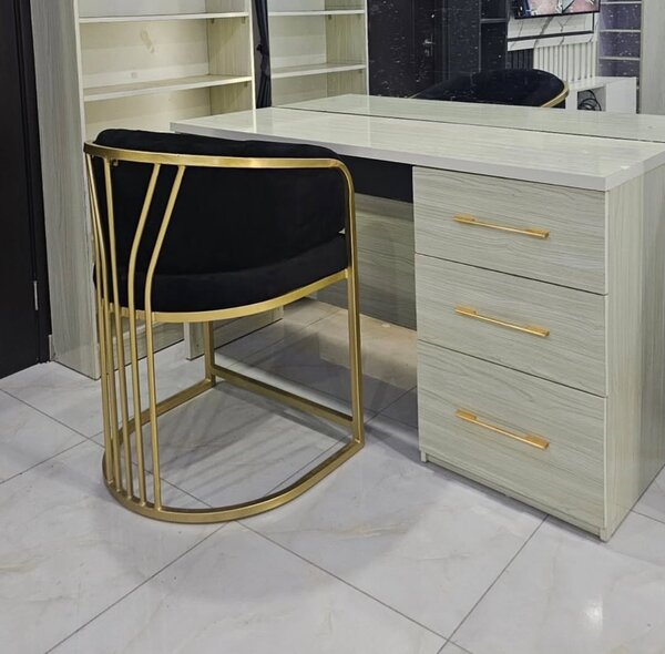 Ladies Dresser set