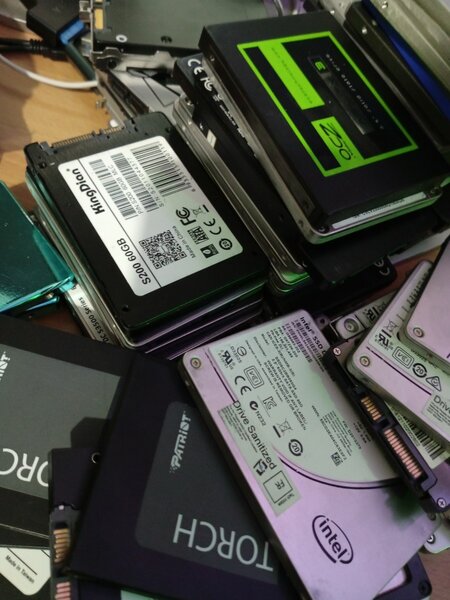 128 SSD DRIVE