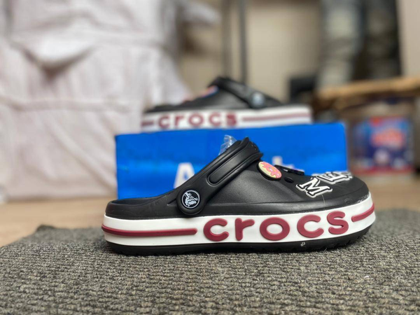 Crocs beige