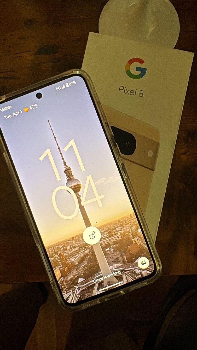 Google pixel 8 .