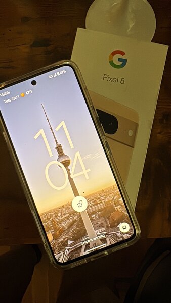 Google pixel 8 .