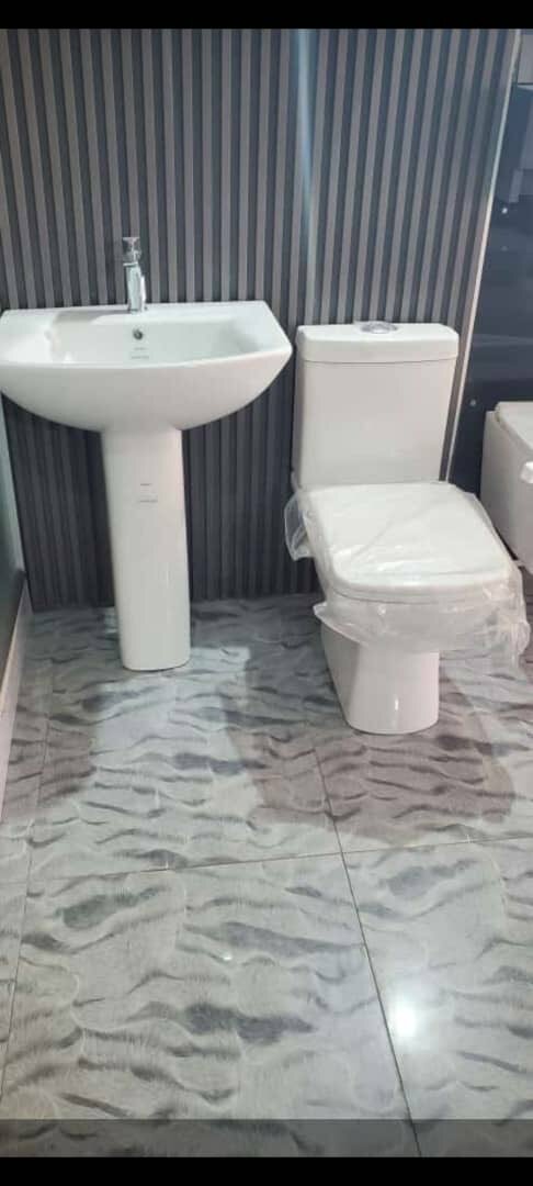 SQUARE WC