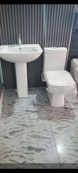 SQUARE WC