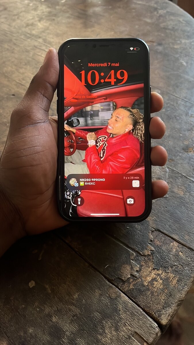iPhone 12 simple