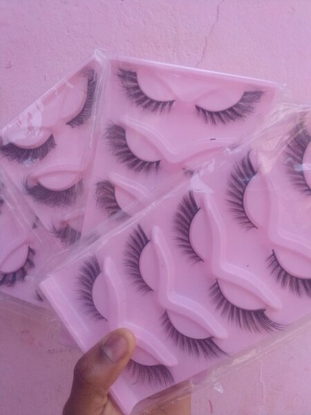 Eye lashes