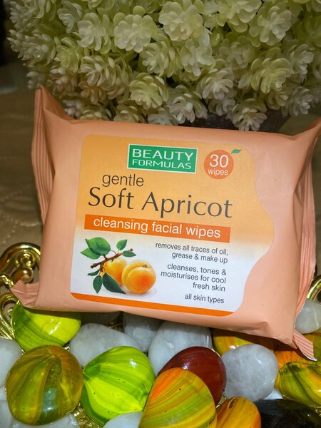 Beauty Formulas facial wipes