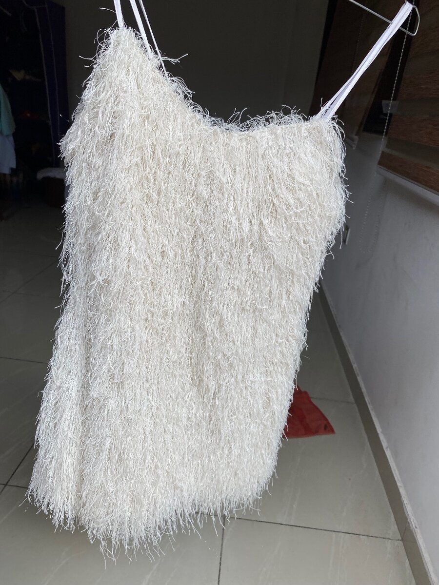 Robe blanche froufrou
