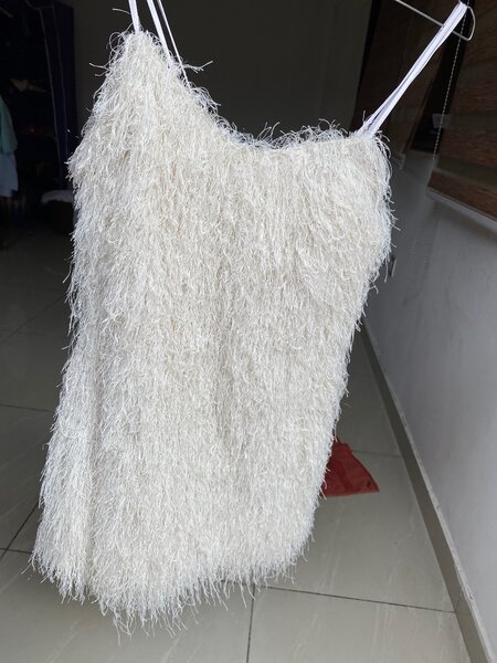 Robe blanche froufrou