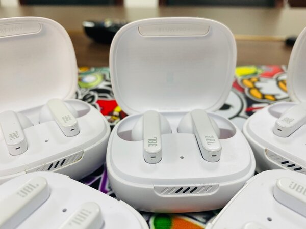 JBL LIVE PRO PLUS