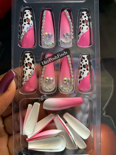 Press on nails