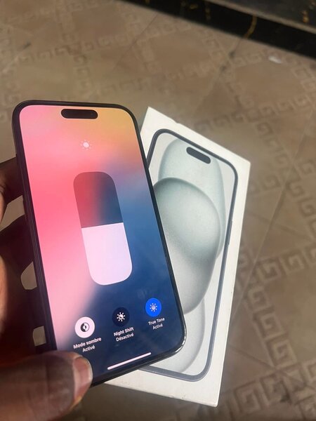 iPhone 15 Simple