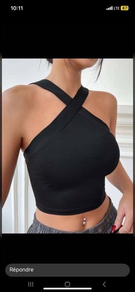 Haut croisé noir élégant