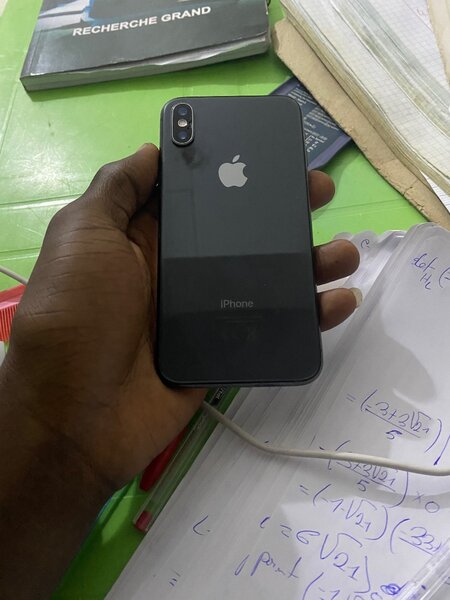 iPhone X 64go tout passe