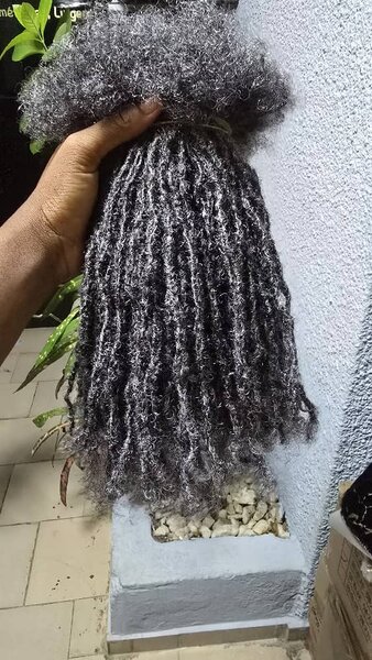 Dreadlocks ( sisterlocks)