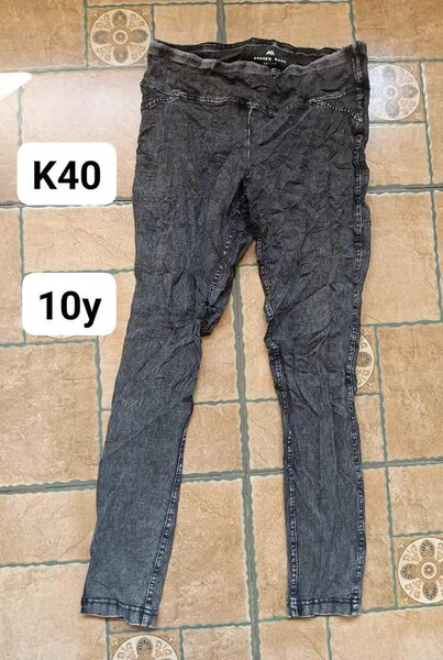 jeans are black