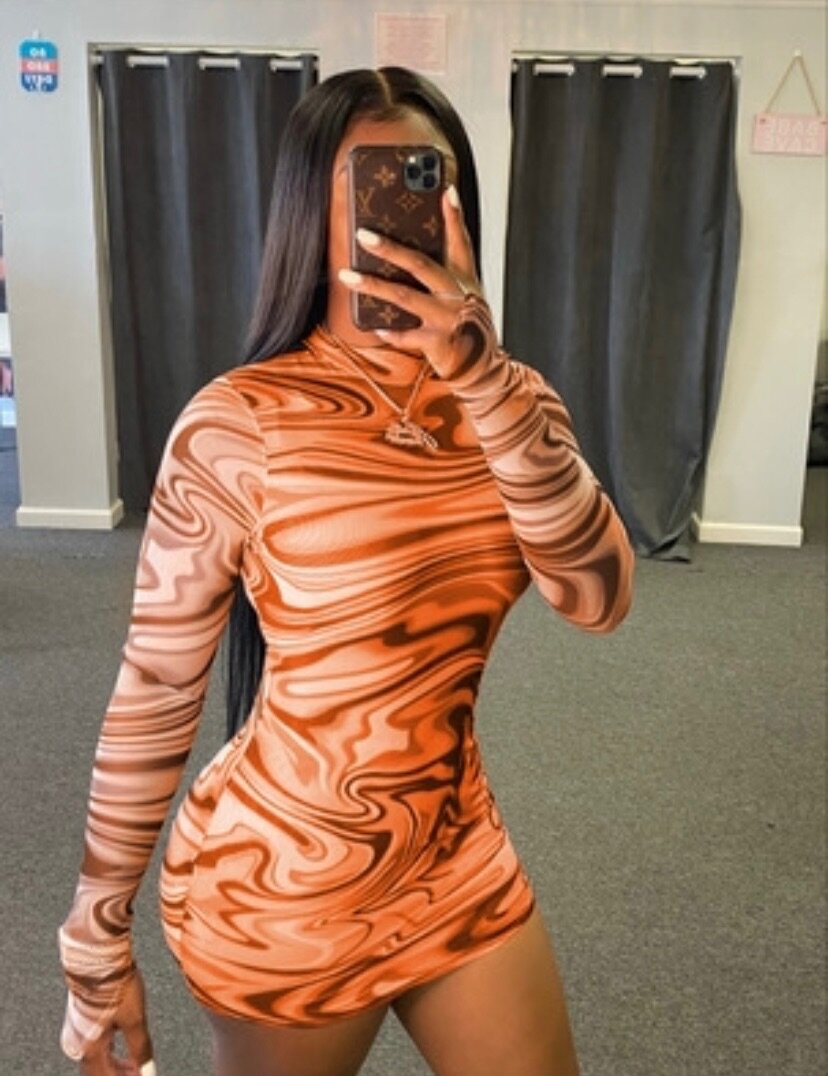 The Bintou Dress Couleur orange et bleu indigo