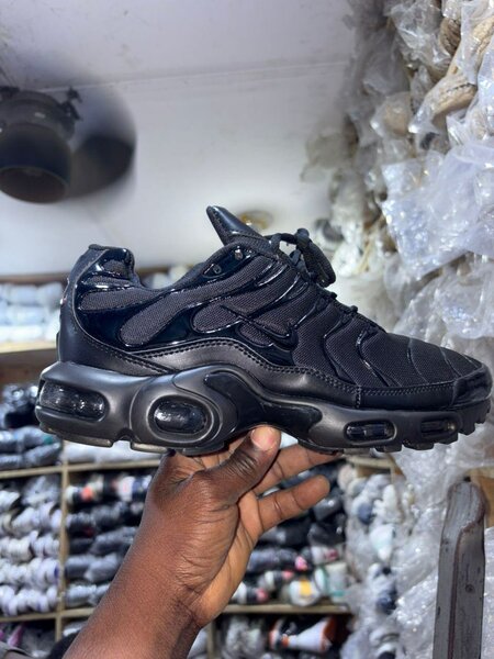 Baskets noire Tn